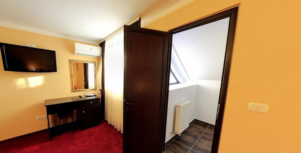 La Storia Guest House ปีเตช ภายนอก รูปภาพ