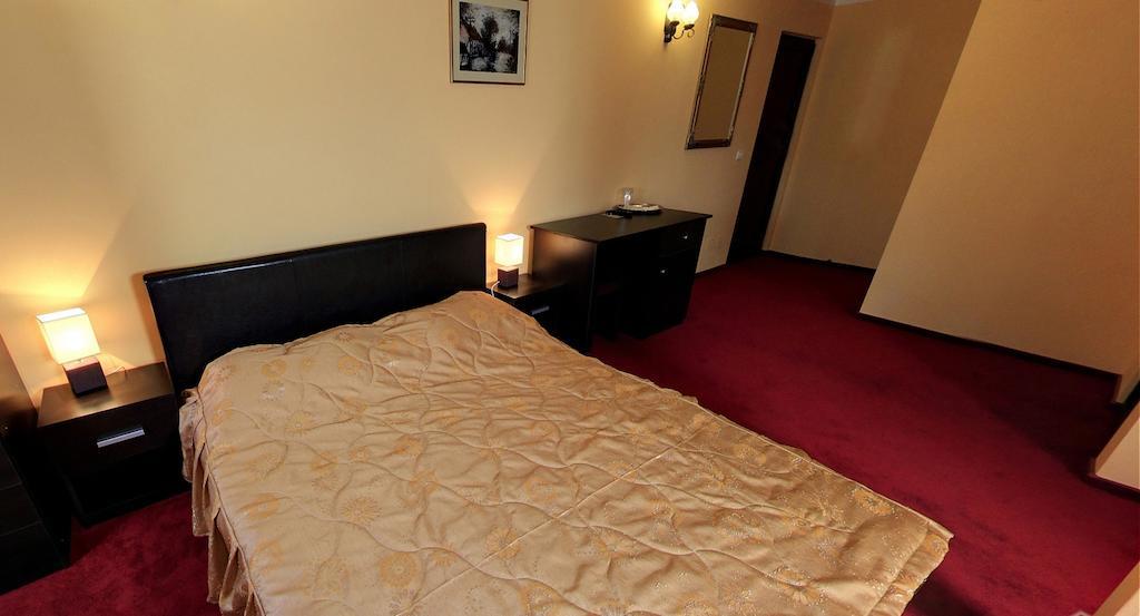 La Storia Guest House ปีเตช ภายนอก รูปภาพ