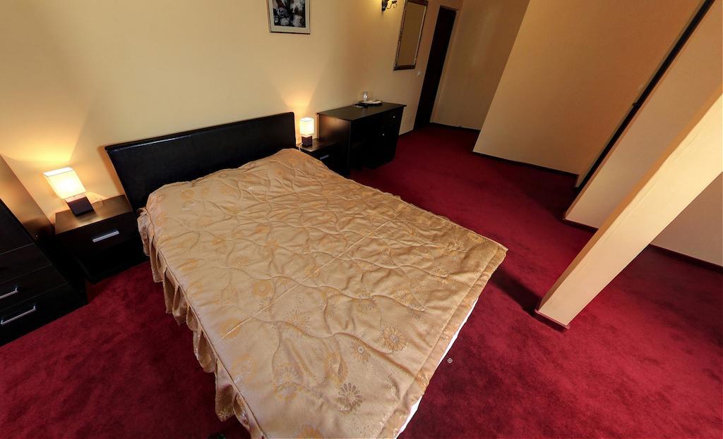 La Storia Guest House ปีเตช ห้อง รูปภาพ