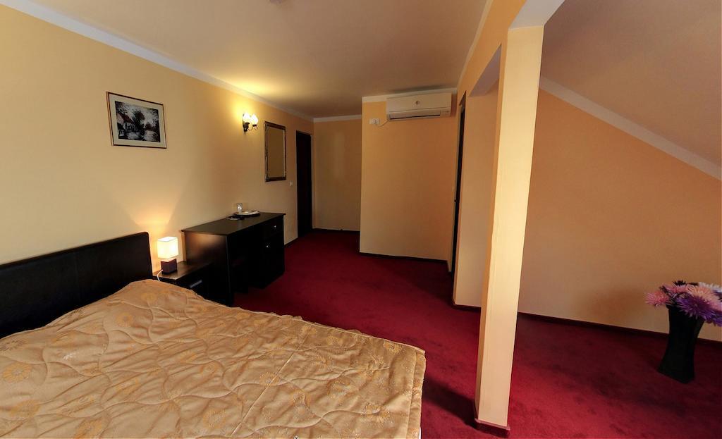 La Storia Guest House ปีเตช ภายนอก รูปภาพ