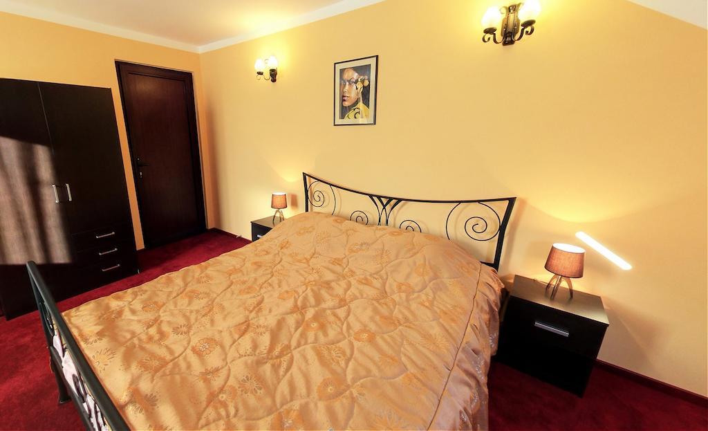 La Storia Guest House ปีเตช ภายนอก รูปภาพ