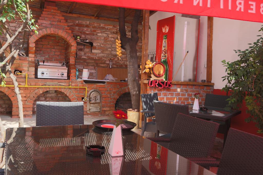 La Storia Guest House ปีเตช ภายนอก รูปภาพ